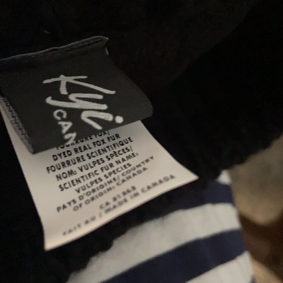 NWOT Kyi Kyi fox fur pom beanie knit hat black - Picture 2 of 5